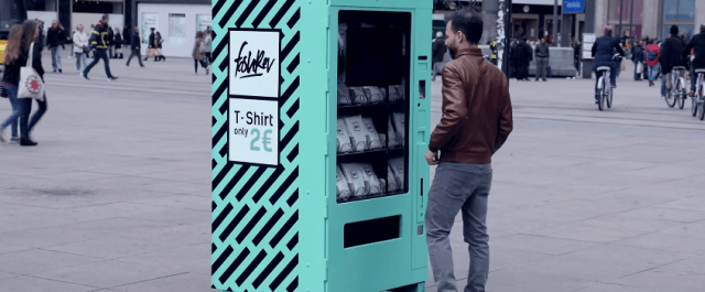 Módní automat s příběhem pro přehodnocení levné módy