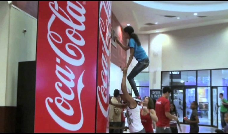 Coca-Cola předvedla automat přátelství