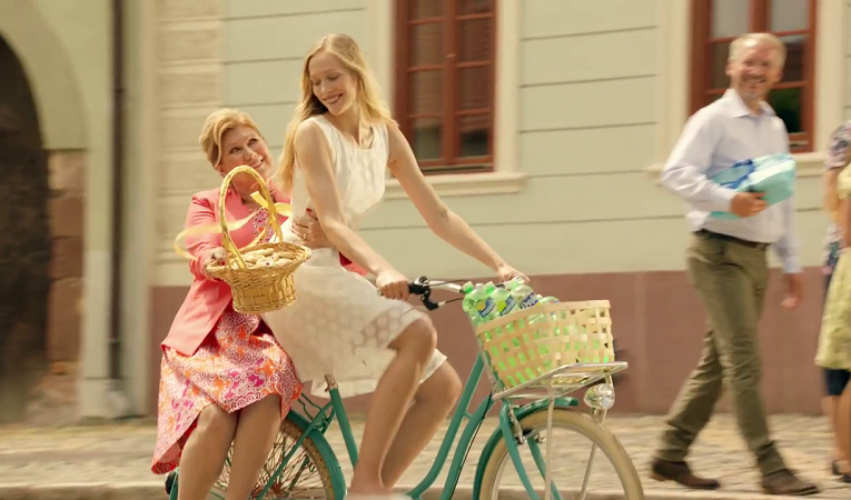 Letní reklama Poděbradky je opět po čase na kole