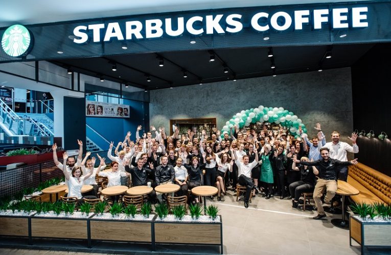 Starbucks otevřel první kavárnu na Slovensku