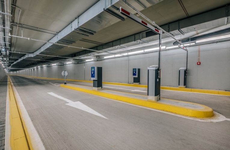 Centrum Chodov otevřelo nový příjezd na své podzemní parkoviště