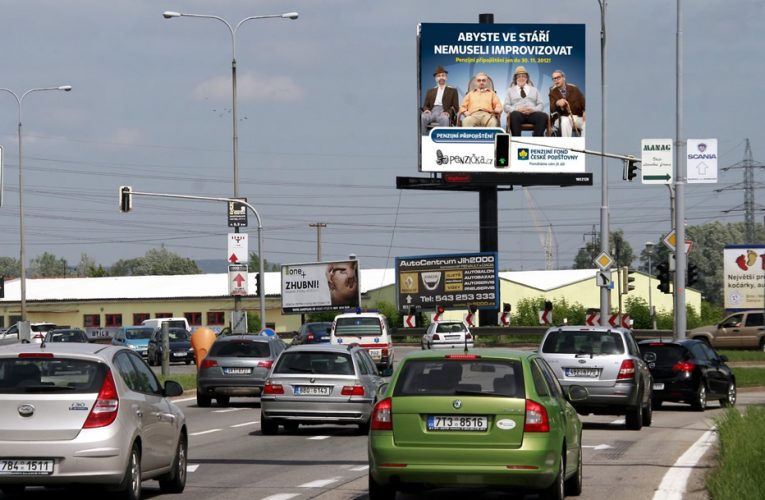 Průměrný dospělý Čech je vystaven téměř 37 reklamám denně
