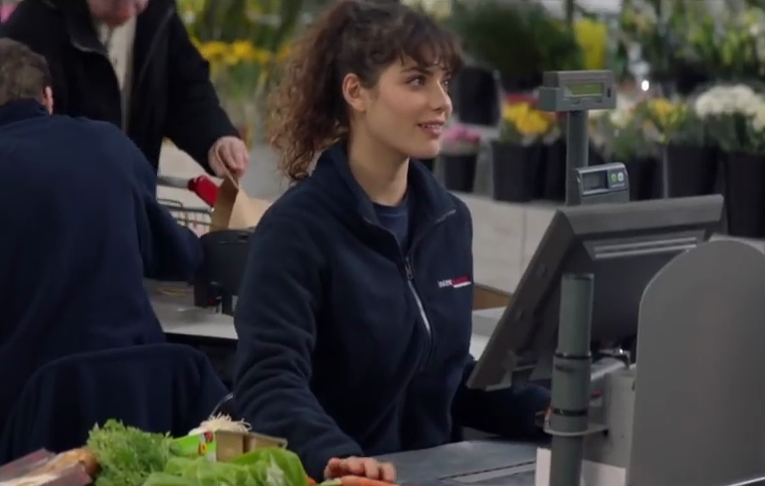 V novém romantickém TV spotu francouzského supermarketu Intermarché prochází láska