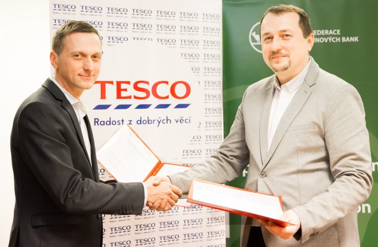 Tesco uzavřelo s Českou federací potravinových bank memorandum o vzájemné spolupráci