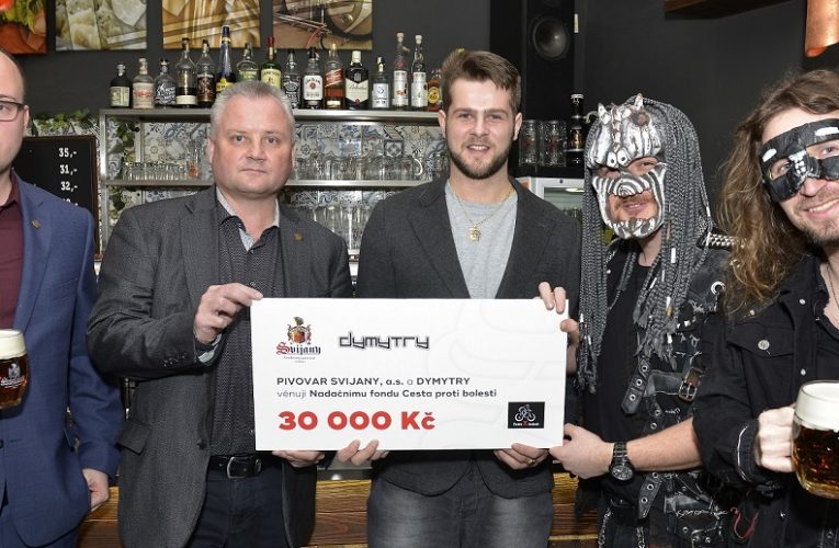 Pivovar Svijany předal finanční dar v rámci projektu Koruna na dně půllitru