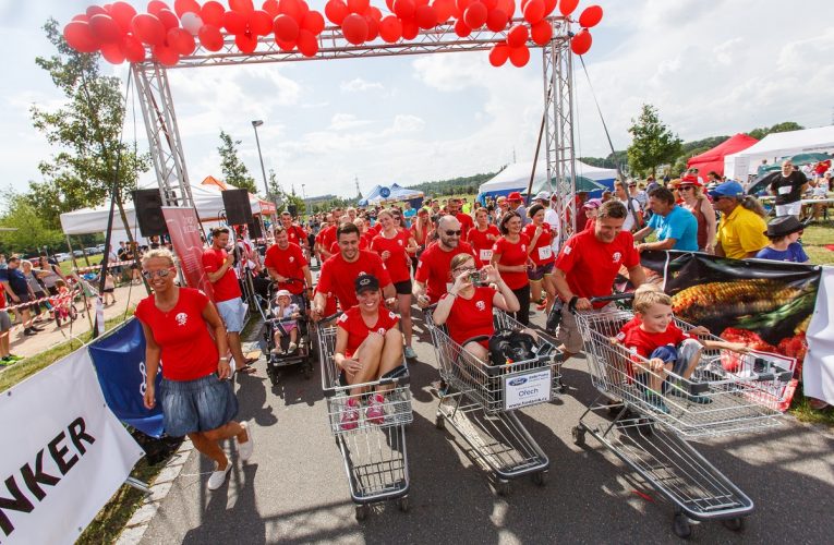 Zaměstnanci Kauflandu běželi ve prospěch Centra Paraple