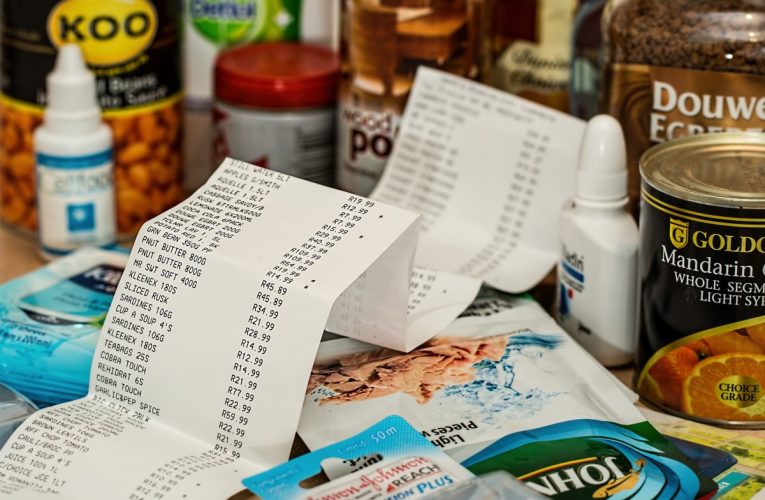 Účtenku za nákup potravin pravidelně kontroluje 71 procent Čechů