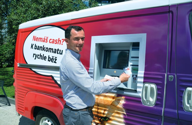 MONETA Money Bank nově nabízí výběr hotovosti z celosvětově unikátního pojízdného bankomatu