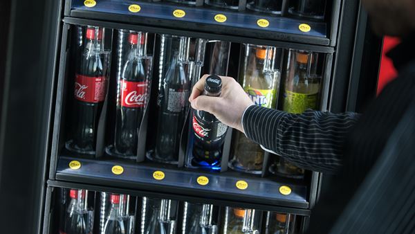 Coca-Cola stahuje od září z českých škol slazené sycené a energetické nápoje