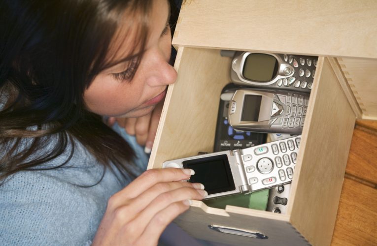 Proč skladujeme staré mobily?