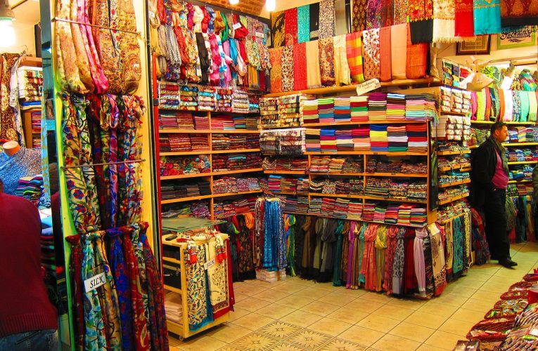 Obchody zaplavily jarní a letní kolekce