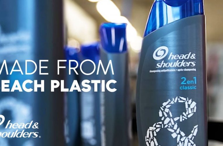 Šampon Head & Shoulders v lahvích vyrobených z plastového odpadu z pláží je nyní dostupný na českém trhu