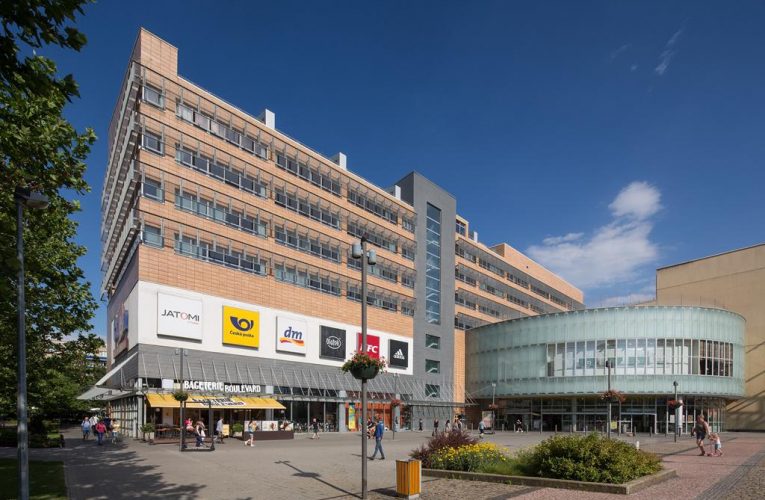 Tesco a Žabka prodlouží otevírací dobu obchodů