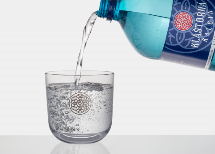 Minerální voda Kláštorná Kalcia dává lahvím druhý život