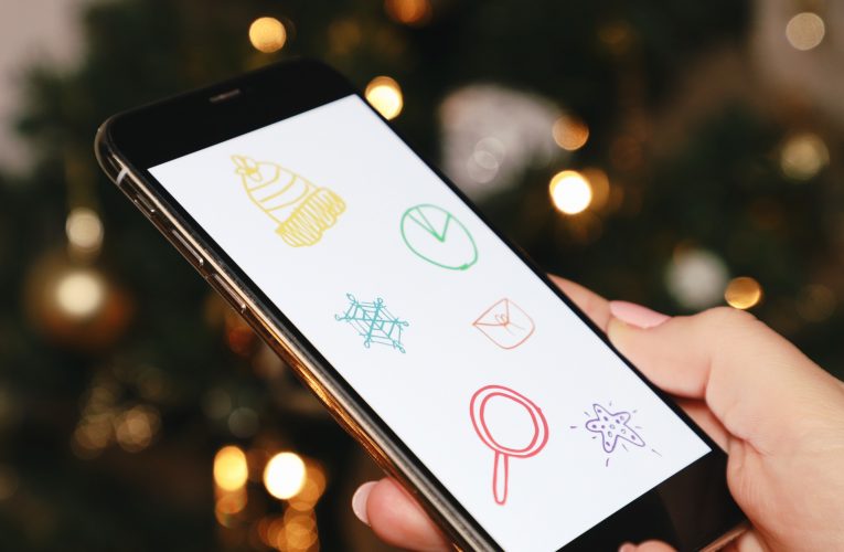 Vánoční nákupy řešíme na sociálních sítích třikrát více než loni