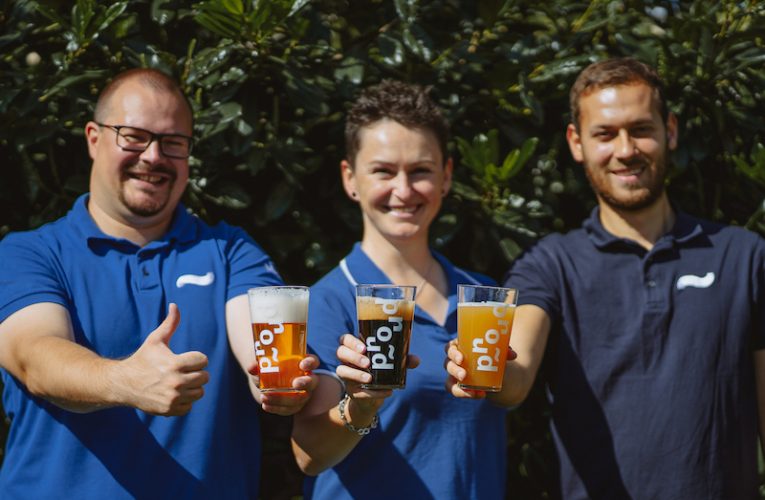 Plzeňský minipivovar Proud v rámci Pink Boots Collaboration Brew Day uvaří speciální várku piva Hazy IPA