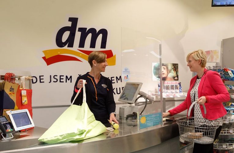 Společnost dm drogerie markt získala od Ministerstva průmyslu a obchodu prodloužení autorizace pro profesní kvalifikaci v oboru Drogista