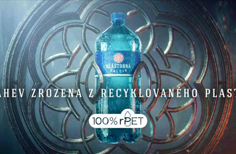 Hlavním hrdinou nové kampaně Kláštorná Kalcia se stává ikonická láhev s rozetou z recyklovaného plastu