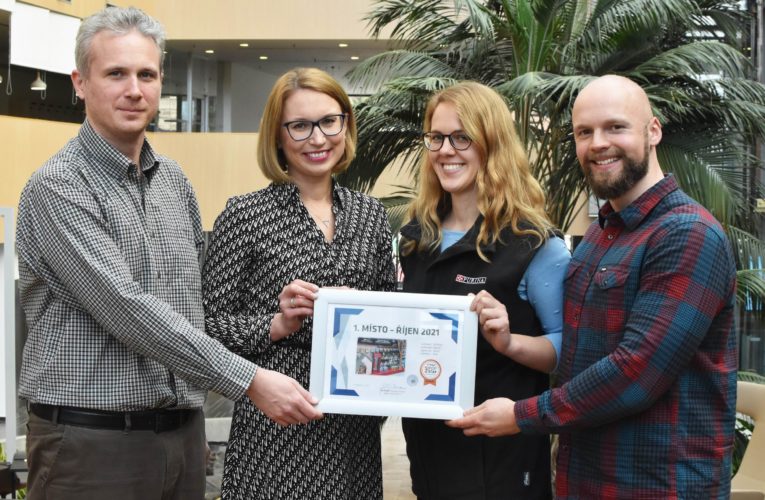 V Nestlé převzali diplom za PURINA v Mall Brno od DAGO