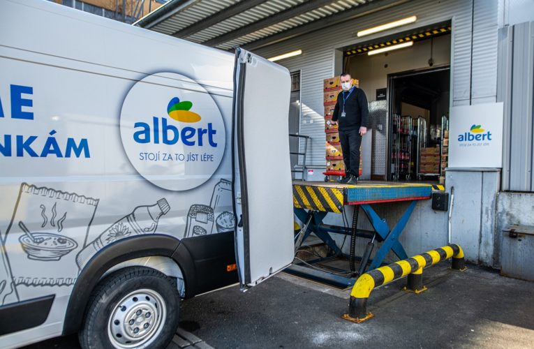 Albert daruje 7 dodávek potravinové bance