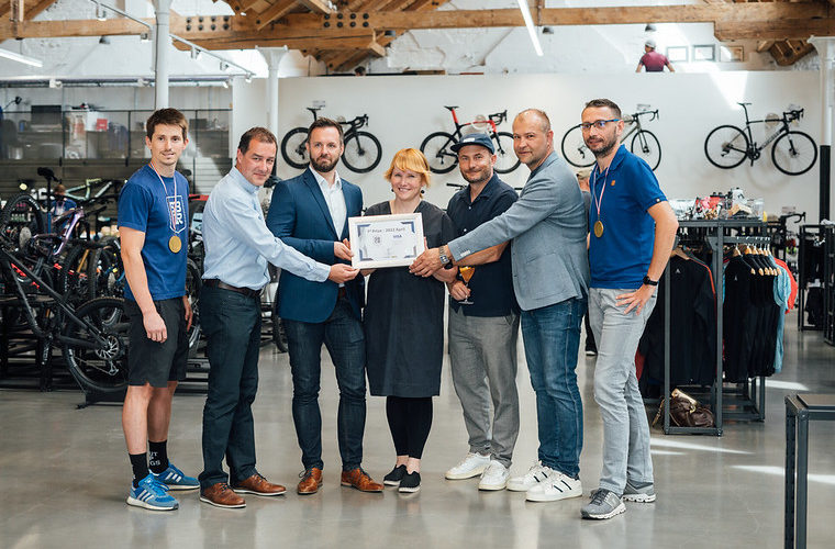 Ski a Bike Centrum Radotín převzalo diplom pro vítěze VCTS 4/2022