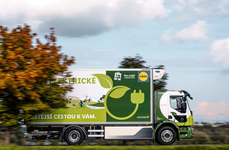 LIDL jako první obchodní řetězec v ČR zásobuje své prodejny 100 % elektrickým kamionem