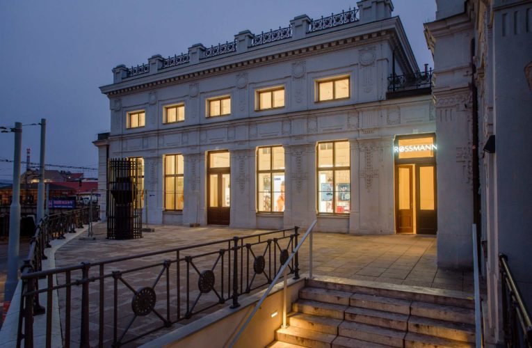 Nová prodejna ROSSMANN v secesních prostorách budí obdiv
