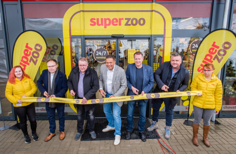 Super zoo otevírá první bezobslužnou prodejnu chovatelských potřeb v režimu 24/7