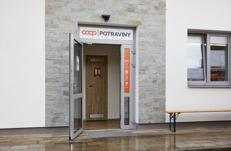 Po sedmnácti letech mají Čižkrajice obchod a hned automatický