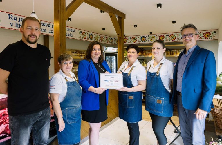 Hanácký Grunt převzal ocenění za nejlepší prodejnu prvního pololetí 2023 v kategorii Česko platí kartou