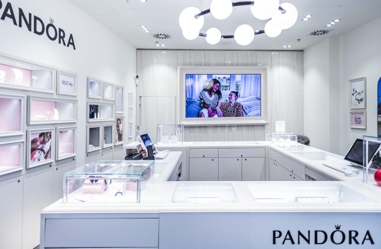 Ve Fashion Aréně znovuotevřel redesignovaný obchod značky Pandora