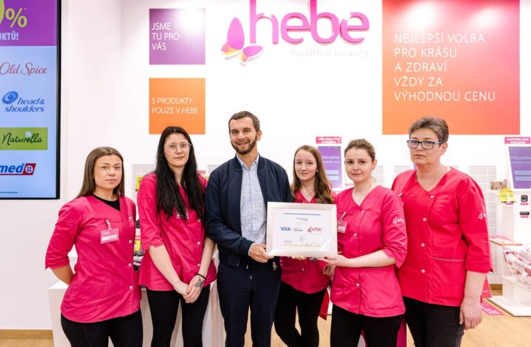 Prodejna Hebe v pražské Harfě si převzala ocenění za únorové vítězství Visa Czech Top Shop