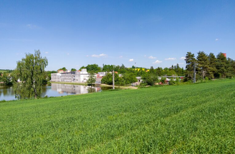 Výrobce uzenin Krahulík-Masozávod Krahulčí měl loni vyšší tržby i zisk