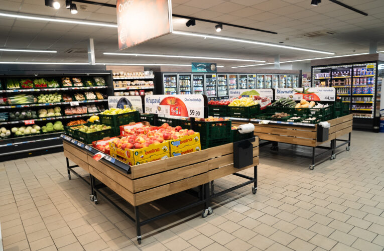 Tesco otevřelo modernizovanou prodejnu v Mimoni